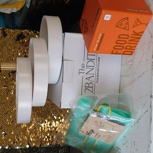 Fabfitfun bundle: Bandits tray, hip bag, trivia